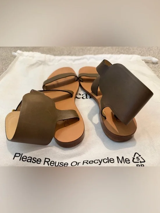 Chloe EU37 Gladiator Style Leather Strappy Sandals w/ Gold Hardware - Picture 4 of 9